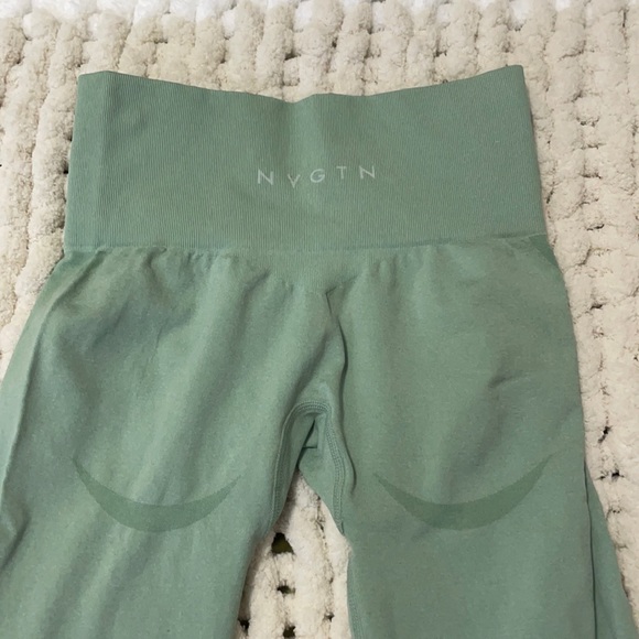 NVGTN Pants - Sage Green Seamless Contour NVGTN leggings